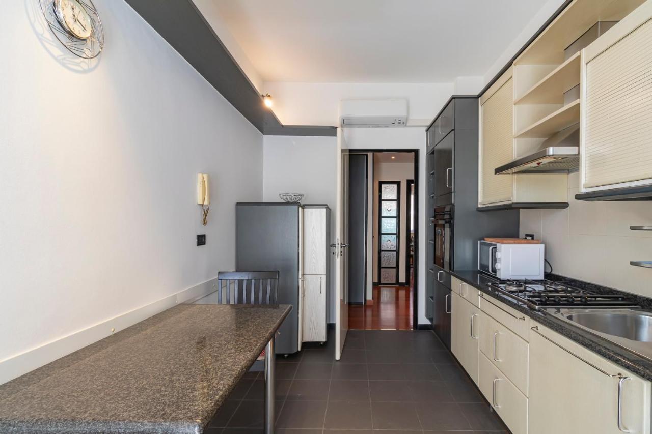 Altido Sleek Flat With Balcony, Walking Distance From Centre
