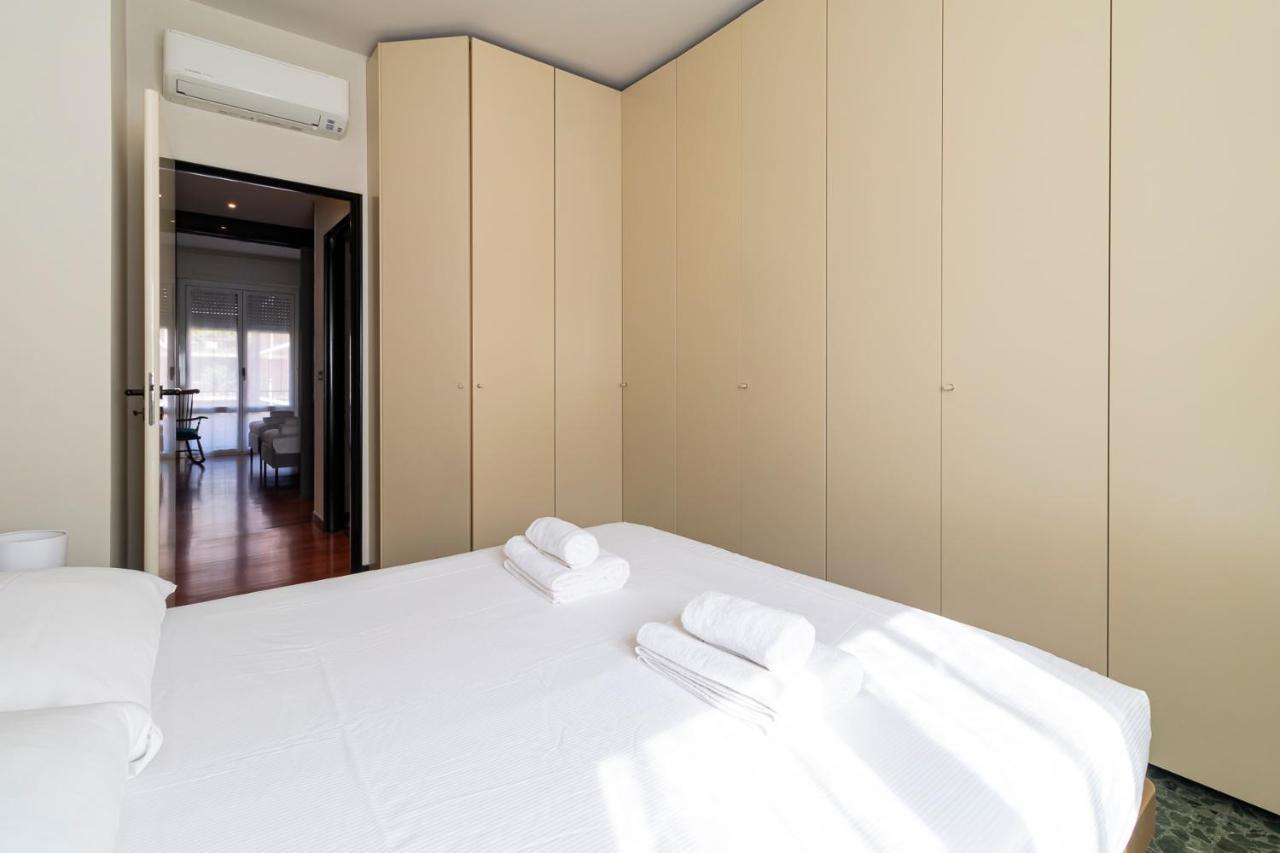 Apartment Altido Sleek Flat With Balcony, Walking Distance From Centre Mailand
