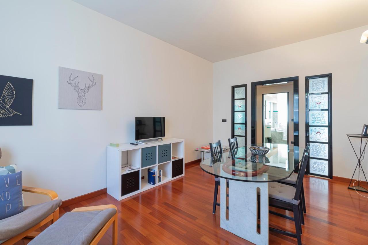 Altido Sleek Flat With Balcony, Walking Distance From Centre