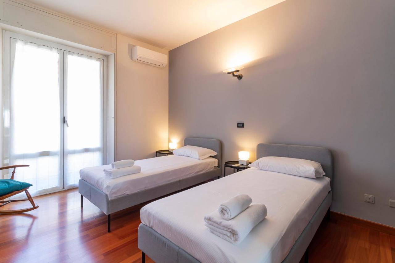 Apartment Altido Sleek Flat With Balcony, Walking Distance From Centre