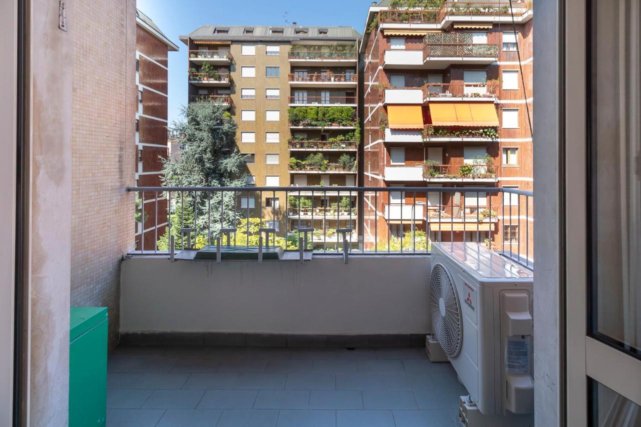 Apartment Altido Sleek Flat With Balcony, Walking Distance From Centre *