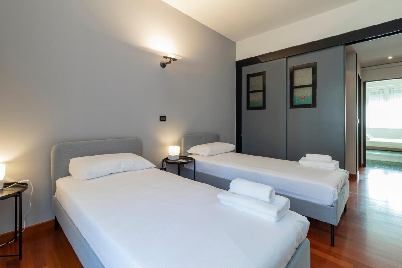 Apartment Altido Sleek Flat With Balcony, Walking Distance From Centre