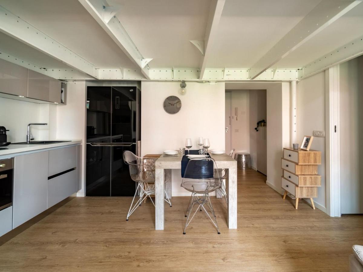 Appartement The Rent - Lovely Loft With Balcony Near Piazza Vetra Milaan