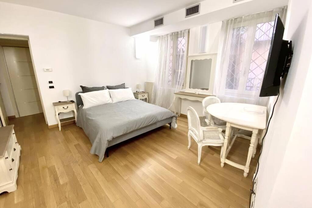Boutique In Center: Duomo Scala Milaan