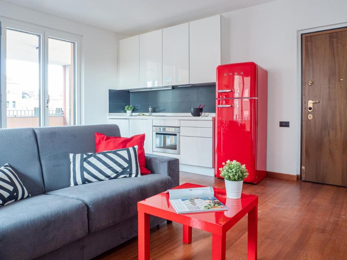 Bright One-bedroom With Terrace In * Milano