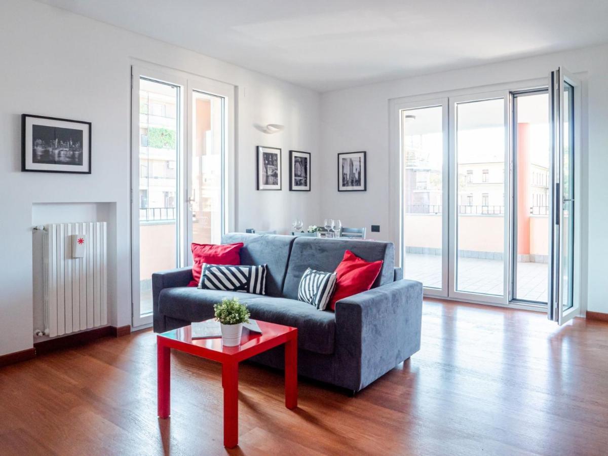 Bright One-bedroom With Terrace In Milano