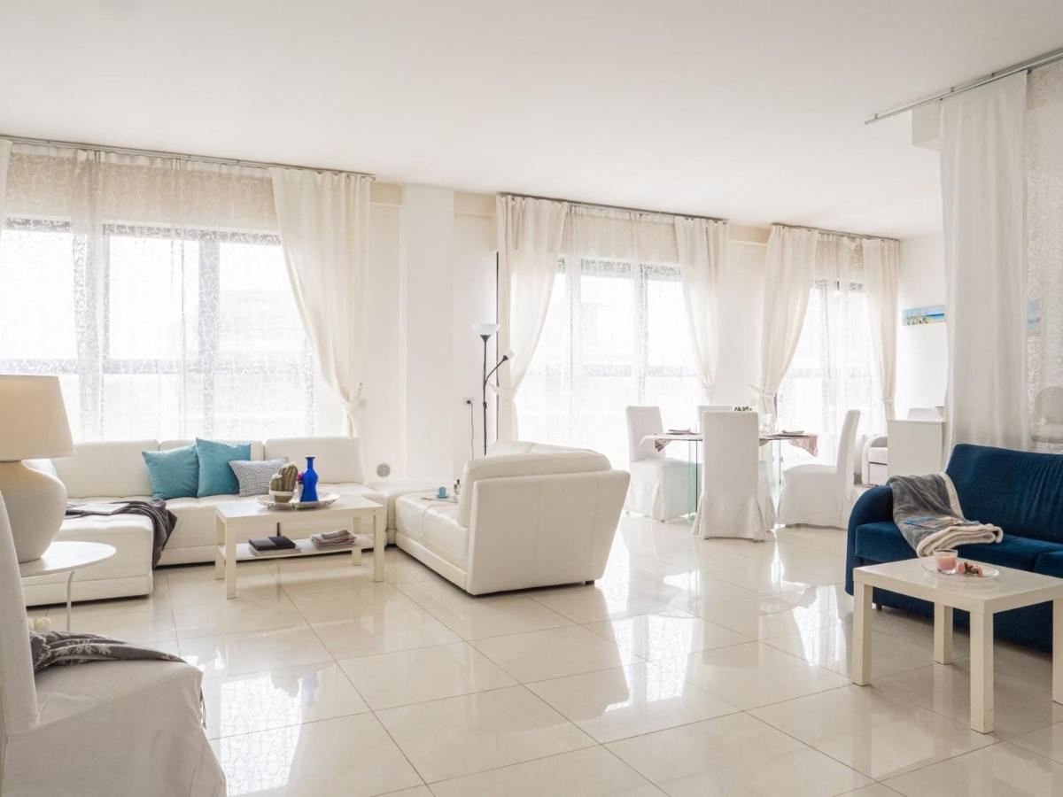 The Rent - Spacious With Balcony In Viale Monza Mailand