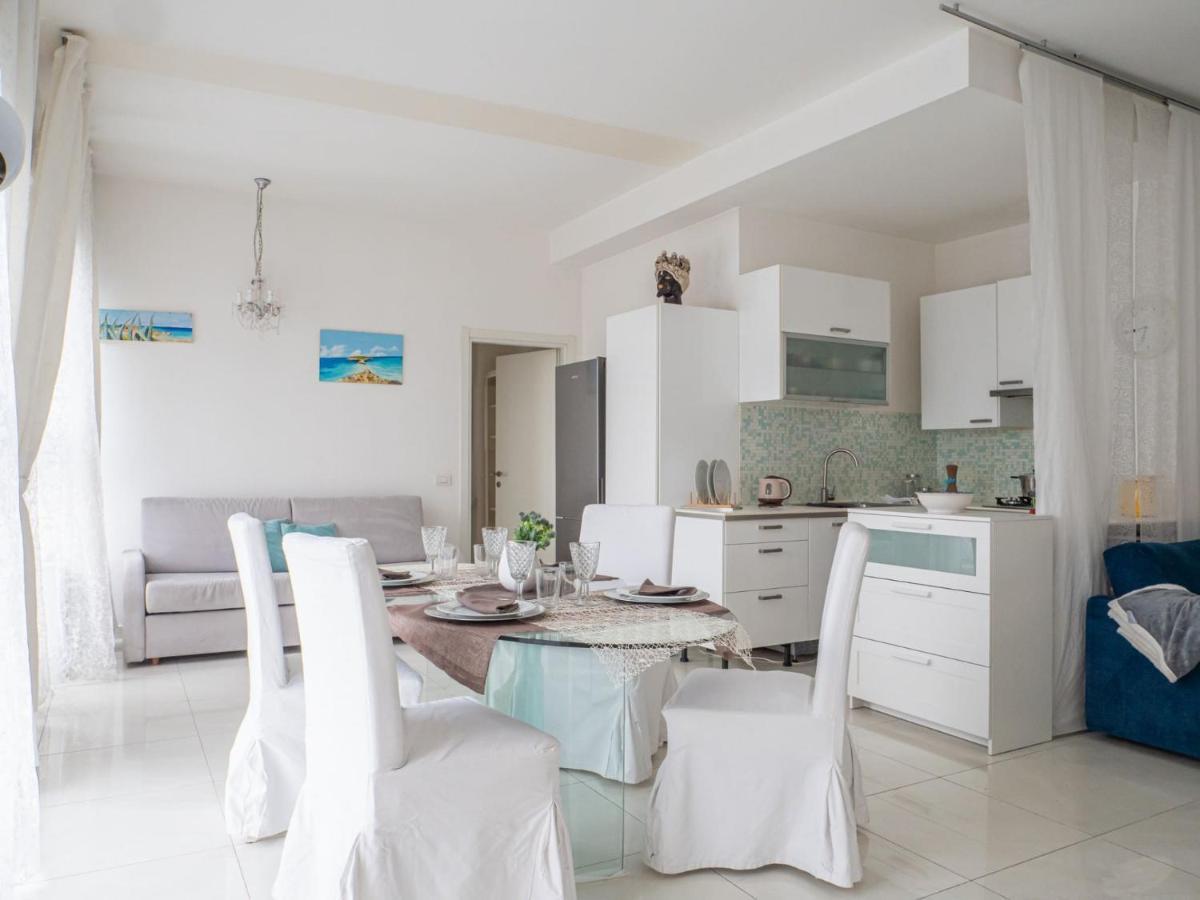 The Rent - Spacious With Balcony In Viale Monza