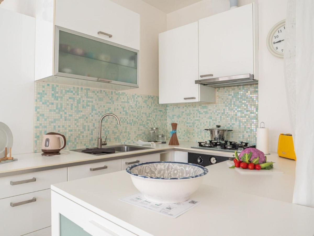 Apartment The Rent - Spacious With Balcony In Viale Monza *