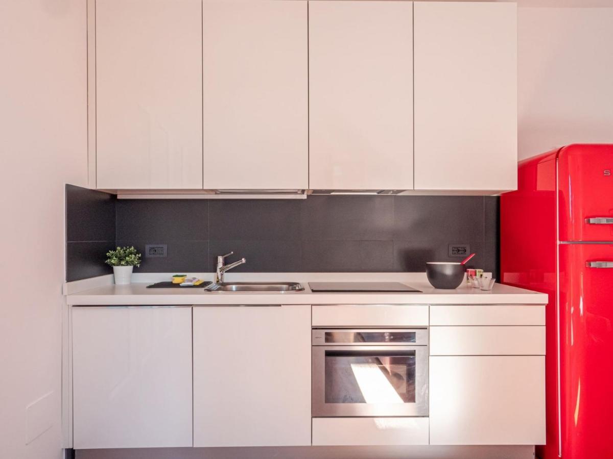 Bright One-bedroom With Terrace In Milano