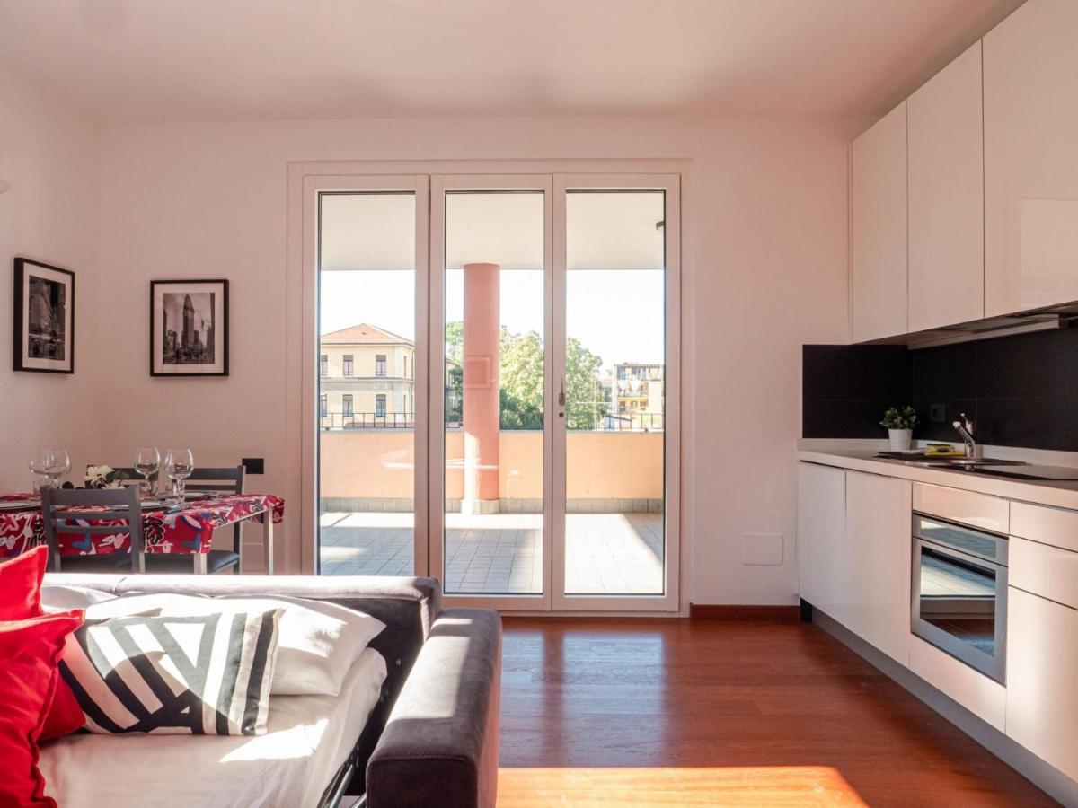 Bright One-bedroom With Terrace In Milano