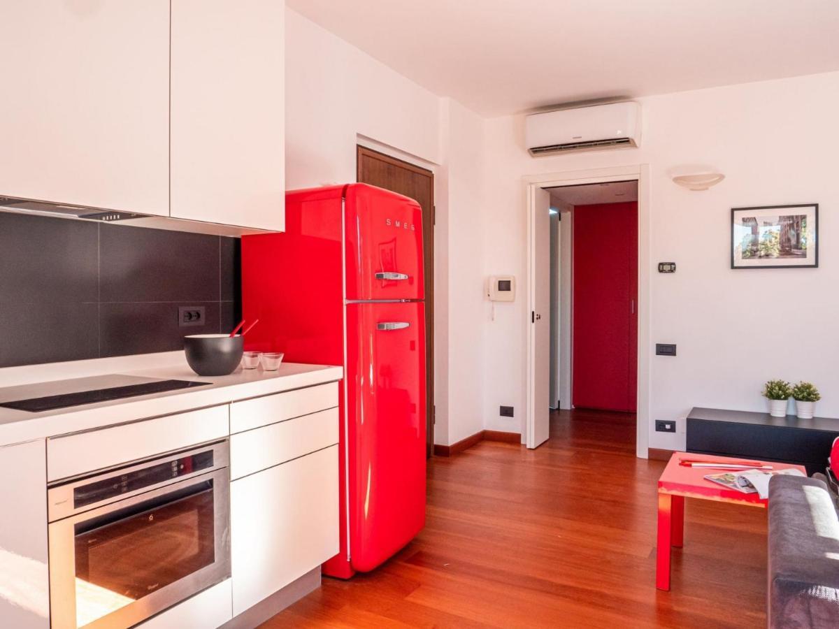 Bright One-bedroom With Terrace In Appartamento Milano