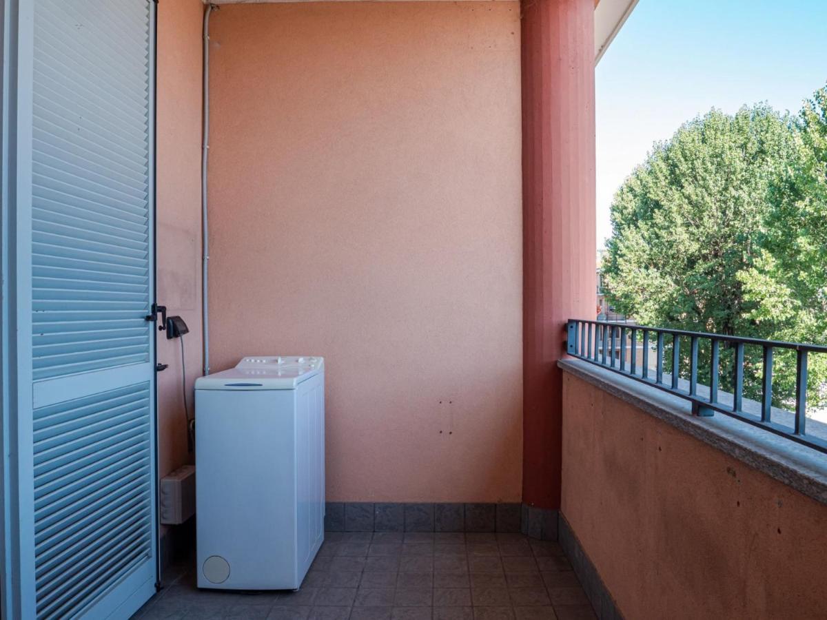 Bright One-bedroom With Terrace In Appartamento Milano
