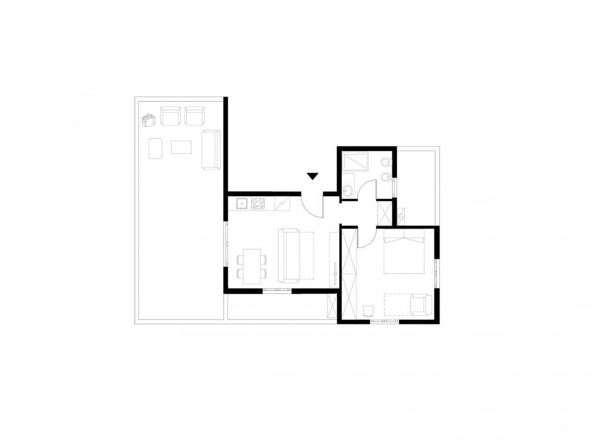Bright One-bedroom With Terrace In Appartamento *