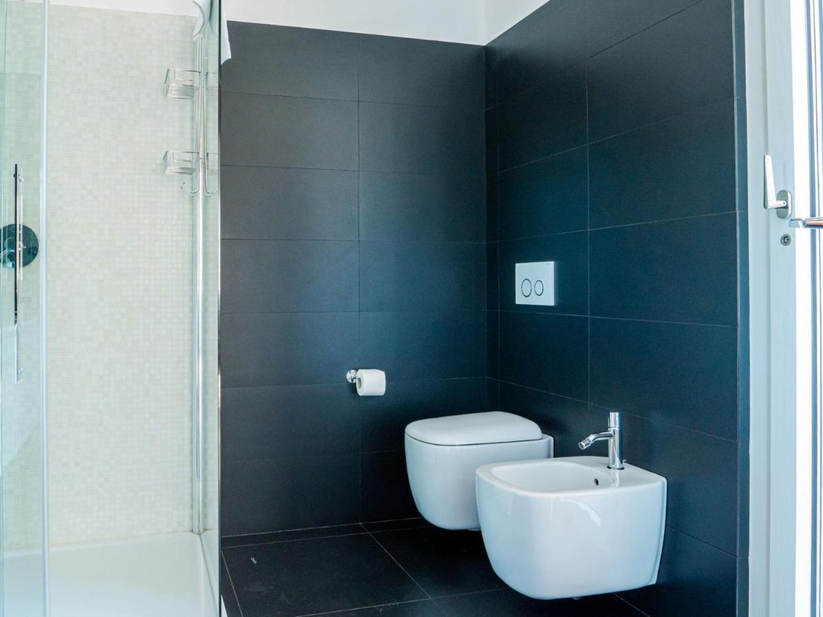 Bright One-bedroom With Terrace In Appartamento