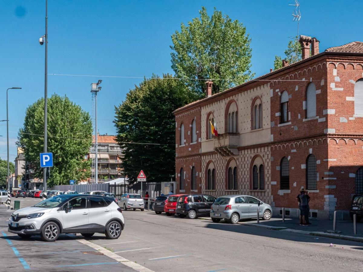 Bright One-bedroom With Terrace In Appartamento Milano