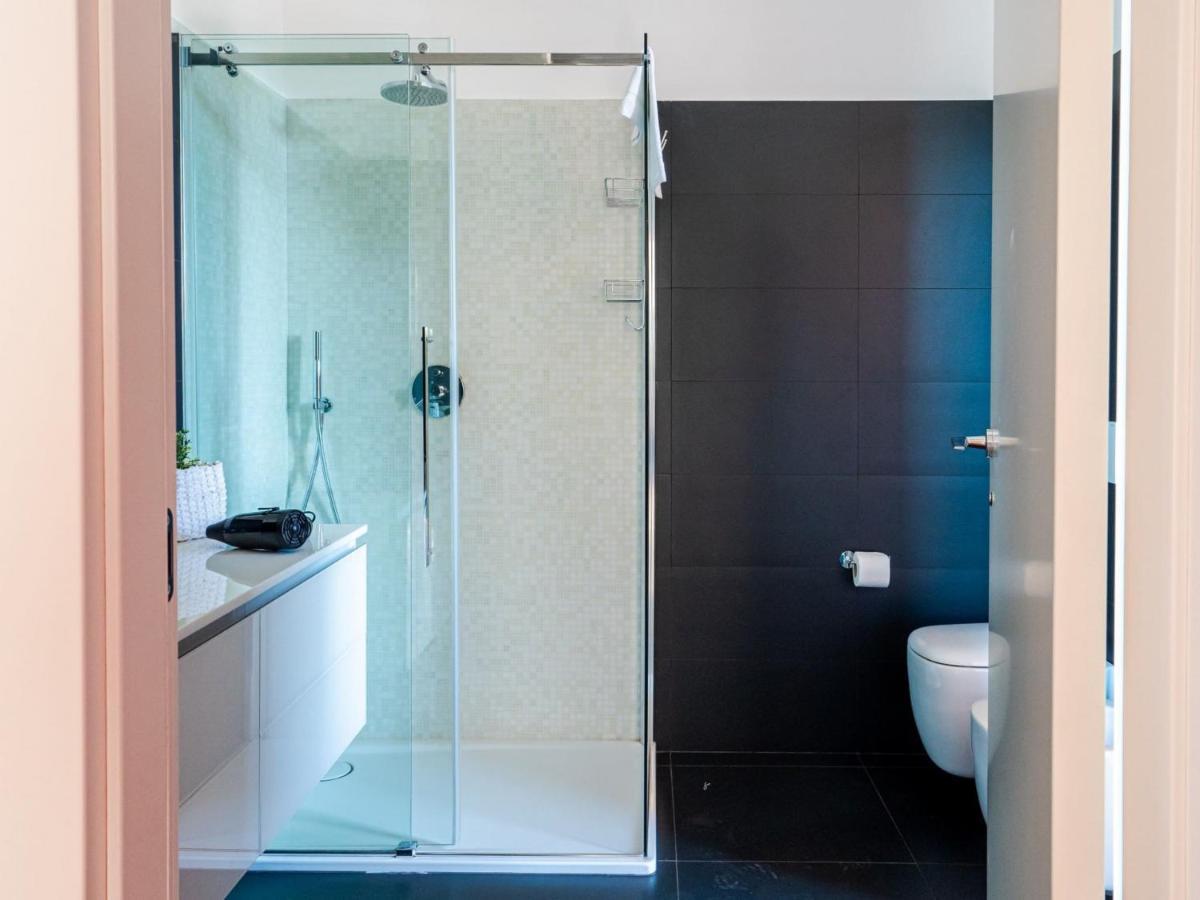 Bright One-bedroom With Terrace In Appartamento