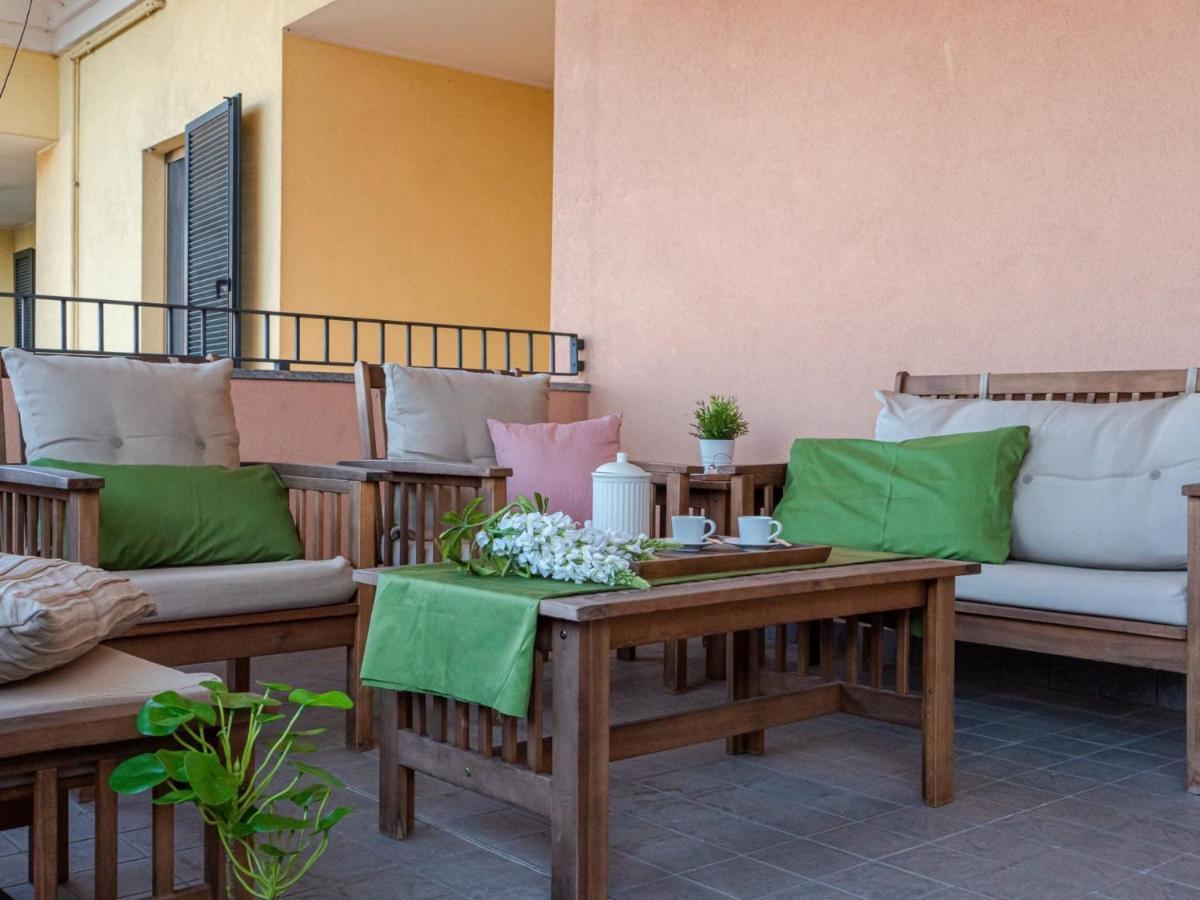 Appartamento Bright One-bedroom With Terrace In