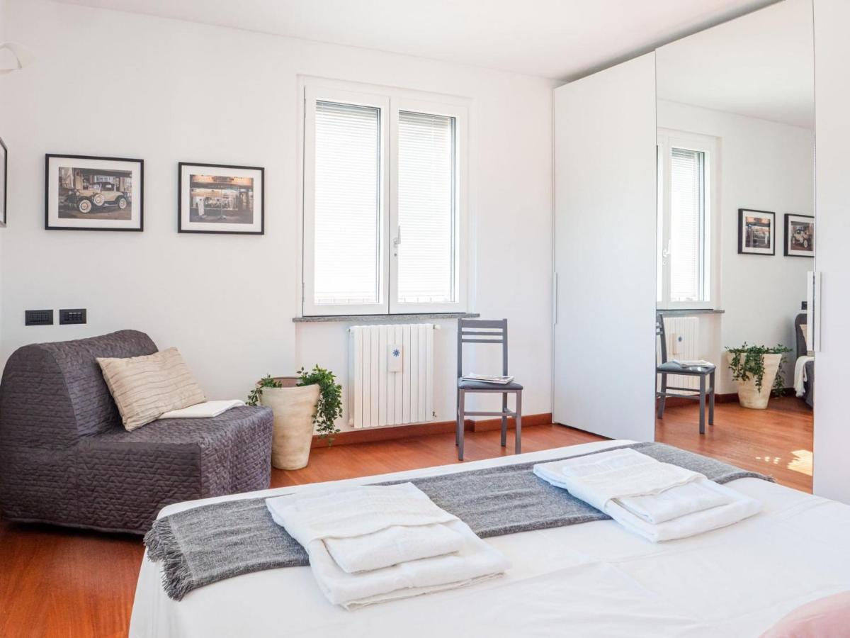 Bright One-bedroom With Terrace In Appartamento