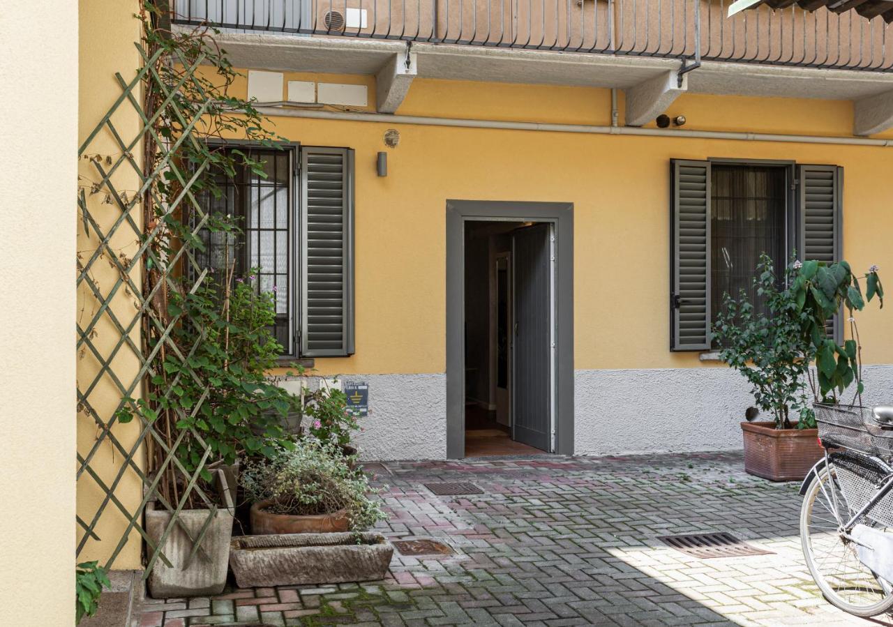 A Peaceful Spot Right Next To Arco Della Pace Milaan