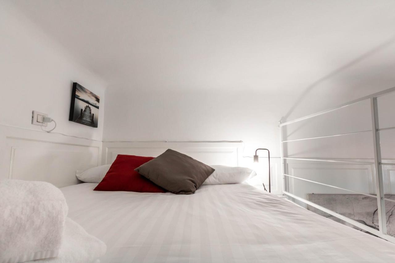 Leilighet Joivy Lovely For 2 With Balcony Near Duomo Milano