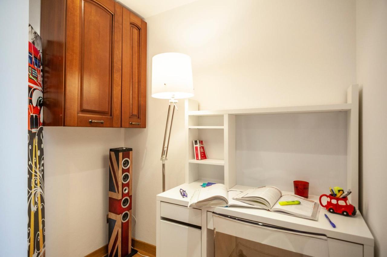 Gioia Home: A Due Passi Dalla Stazione E Con Posto Auto Lejlighed *