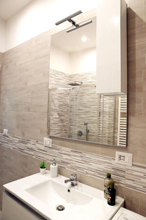Guest House Lucca Gjestgiverier Milano