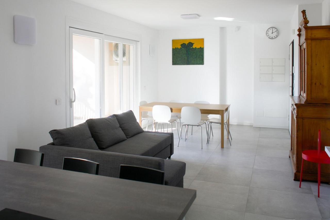 Bnbutler - Govone - Ampio E Luminoso Con Terrazza Appartement Milaan