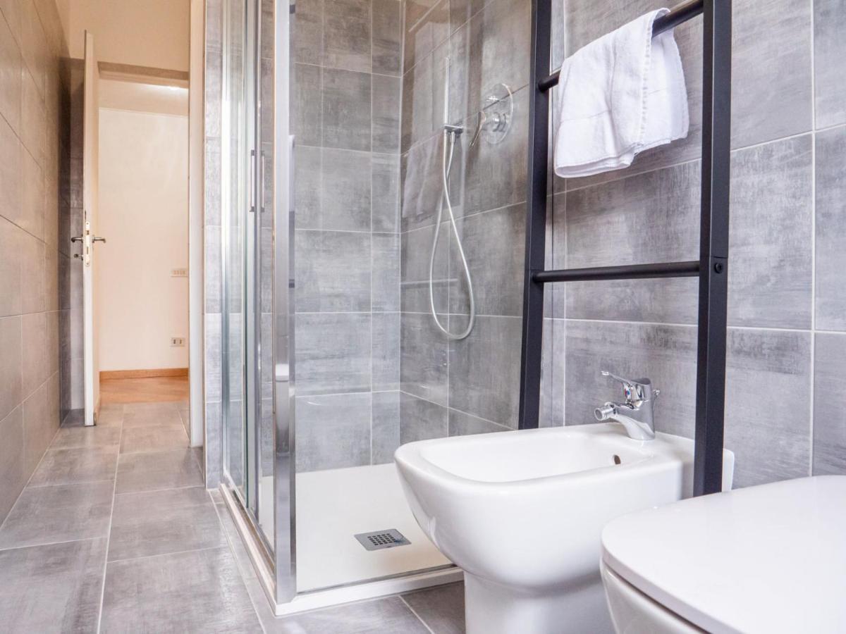 The Rent - Two-bedroom In Maciachini District Apartment *