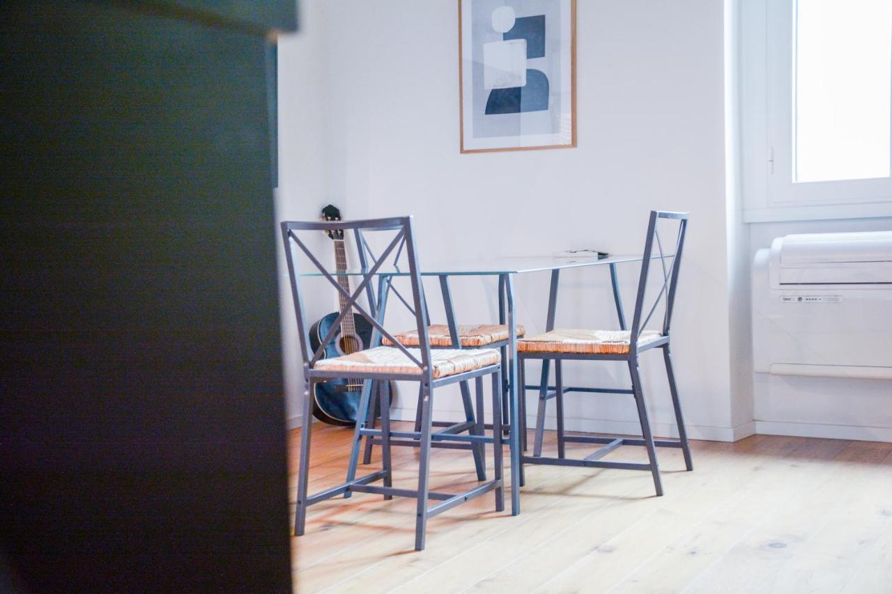 Montenero Flat - Elegant, Modern & Comfortable Appartamento Milano