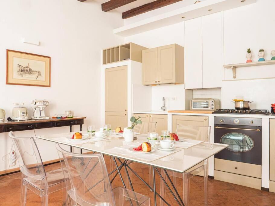 Romantic Flat On Navigli River By Easylife Lejlighed *