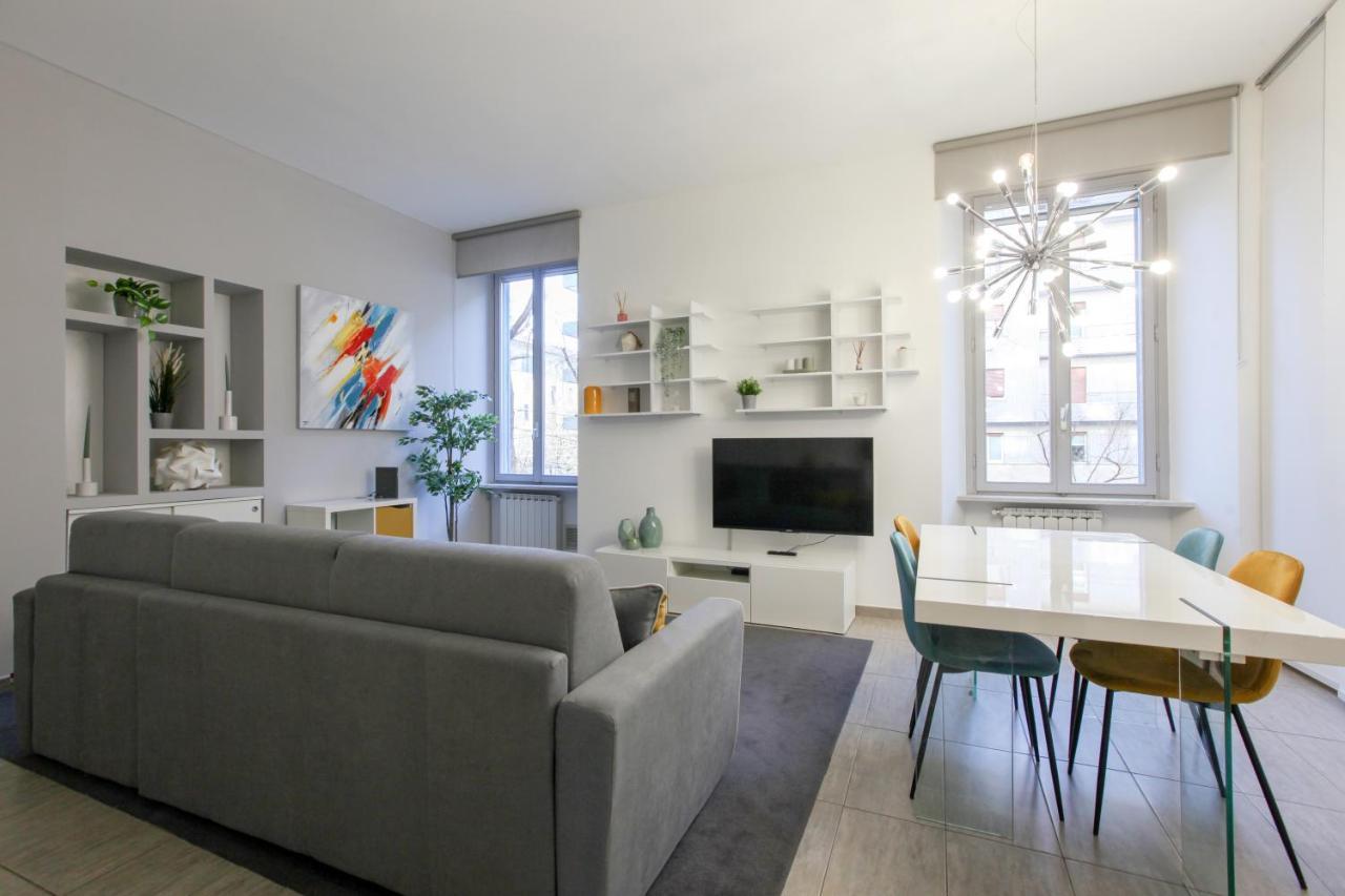 Modern Close To Shopping District