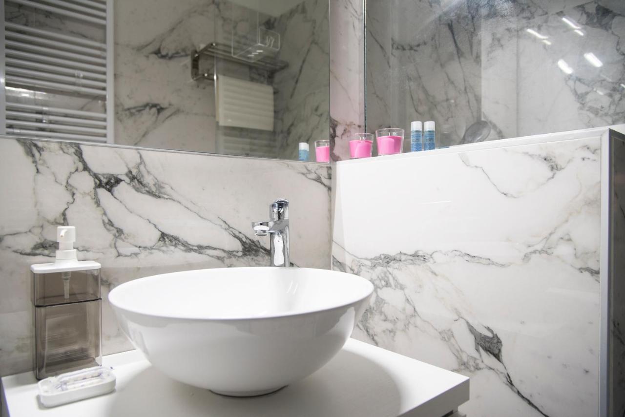 Apartment Youhosty - Sciesa 1 Milan