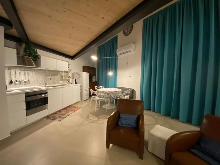 Open Space City Center Con Terrazzo E Due Bagni * Milano