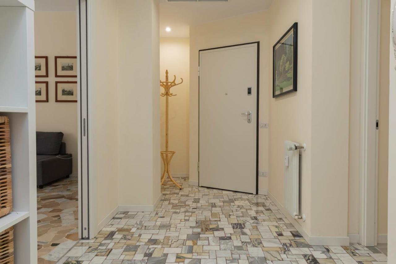 Joivy Modern 2bed Flat With Balcony, 250m From M5 Foppa And M2 Sant'agostino Milan