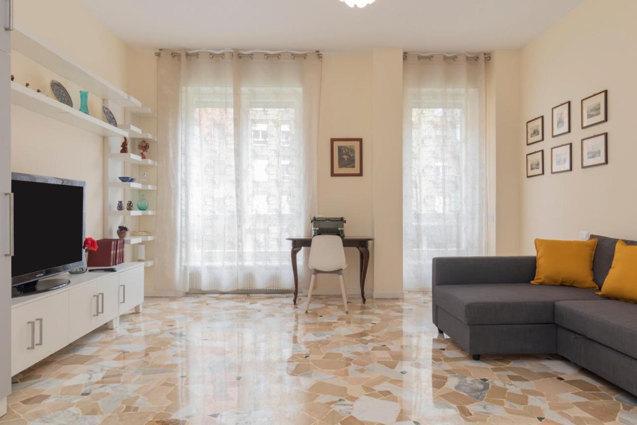 Apartment Joivy Modern 2bed Flat With Balcony, 250m From M5 Foppa And M2 Sant'agostino