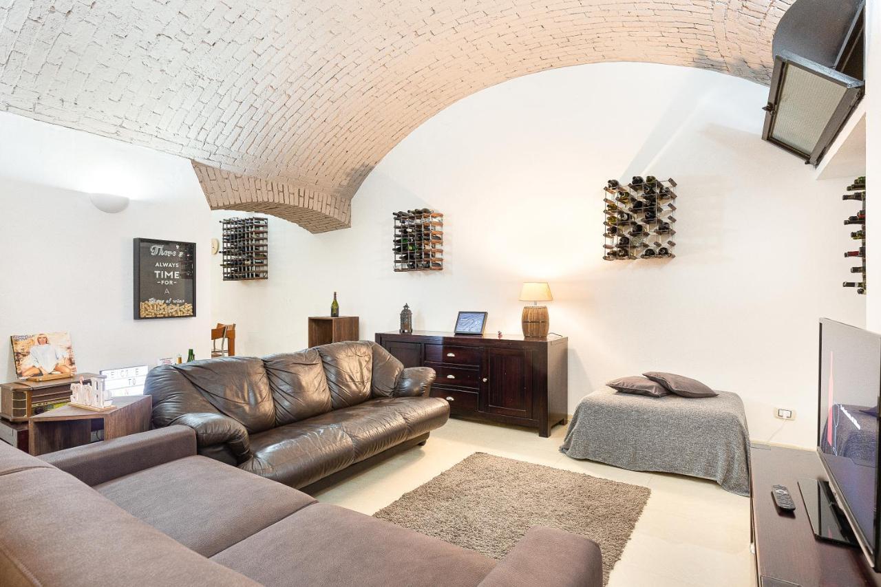 La Cantinetta Di - The Wine Cave In Appartamento Milano