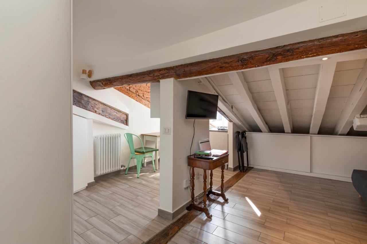 Apartment Lovely - Duomo - Amedei Milan