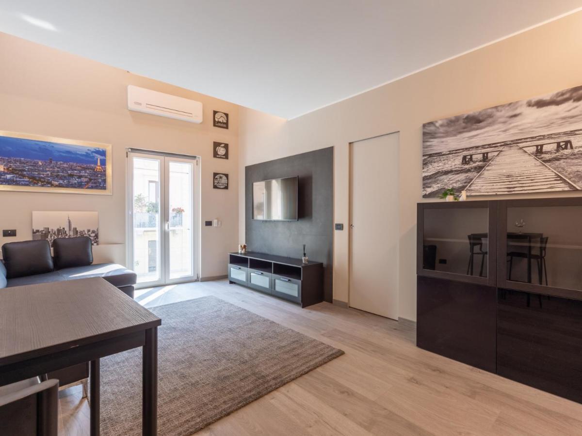 The Rent - Spacious In Paolo Sarpi Appartamento