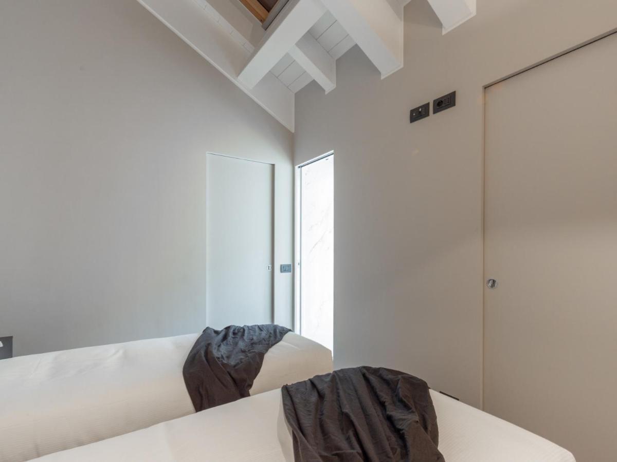 The Rent - Spacious In Paolo Sarpi * Milano