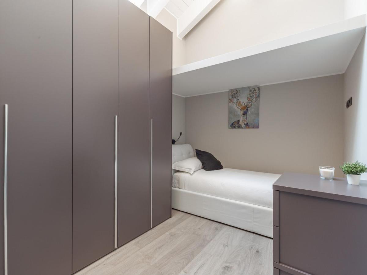 The Rent - Spacious In Paolo Sarpi Appartamento