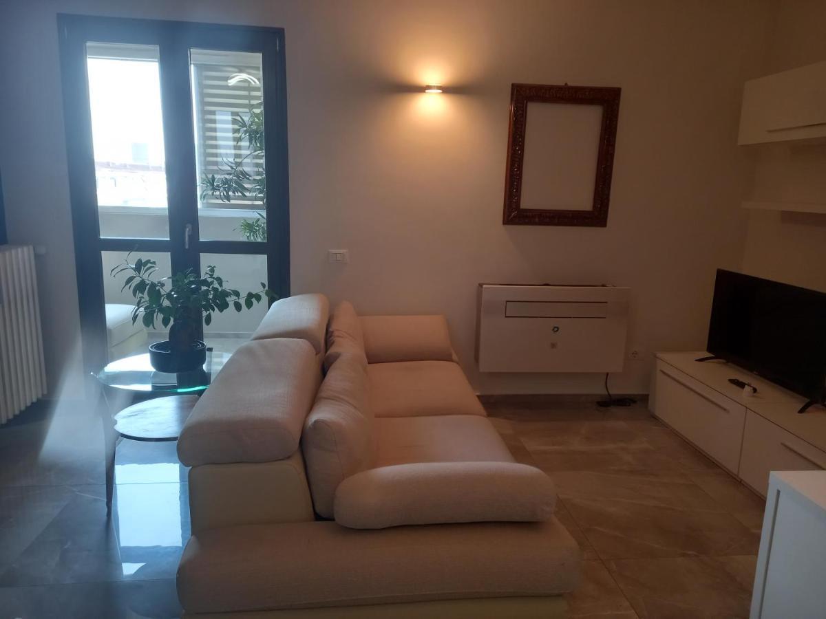 Home Suite Home - Super Attic Suite -With Free Parking - Zone Iulm & Naba & Navigli - Metro Subway Romolo Lejlighed