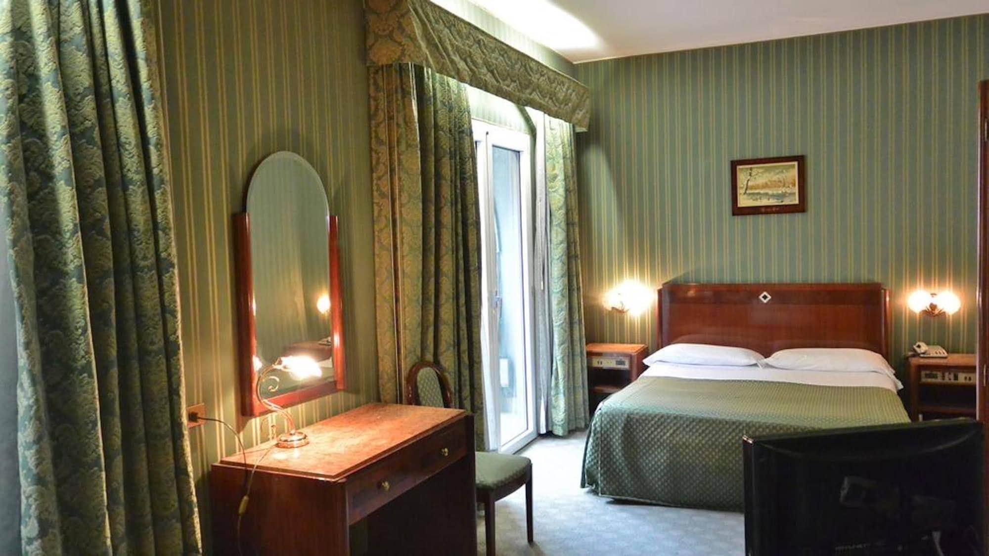Hotel Jr Bocconi