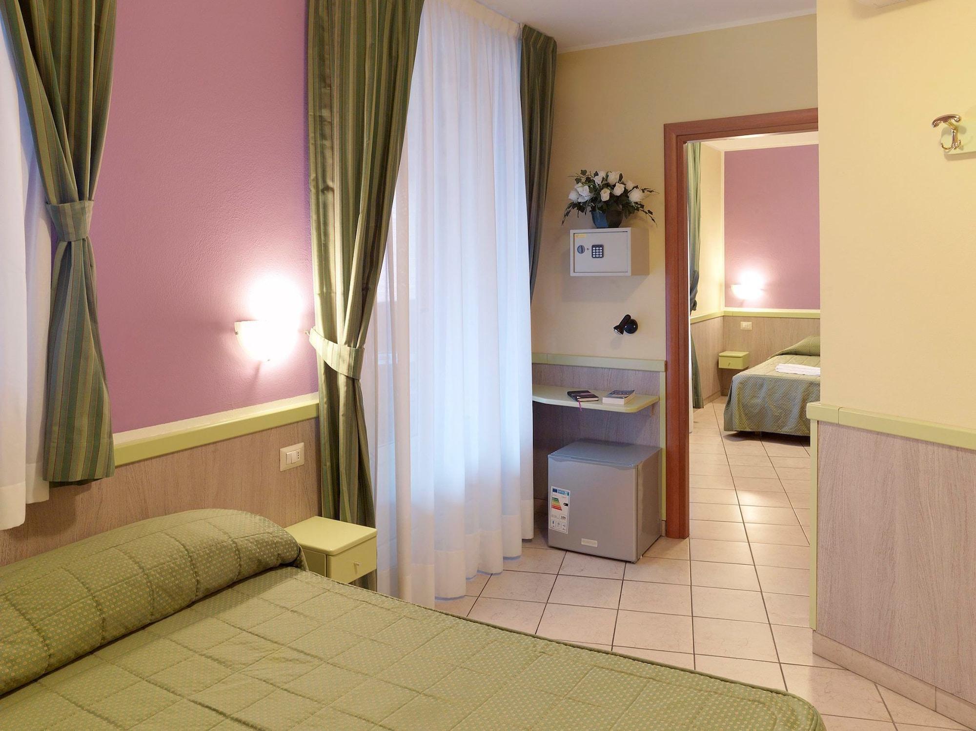 Hotell Arco Romana 3*