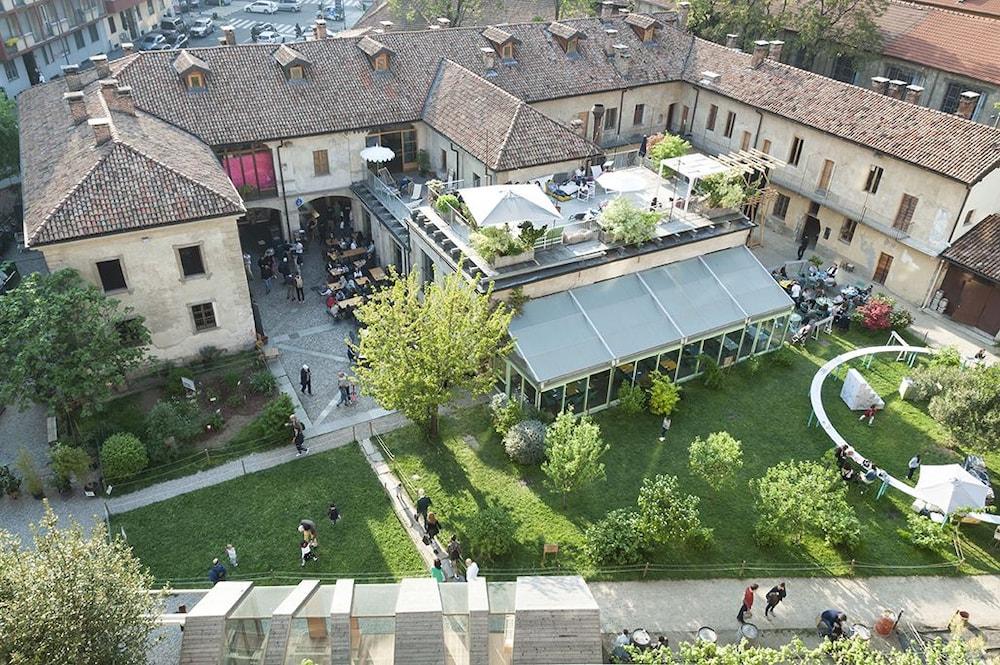 Un Posto A - All'interno Di Cascina Del 700