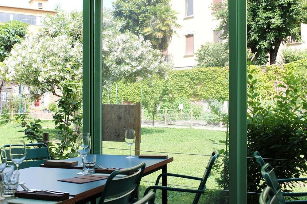 Un Posto A - All'interno Di Cascina Del 700 * Milano