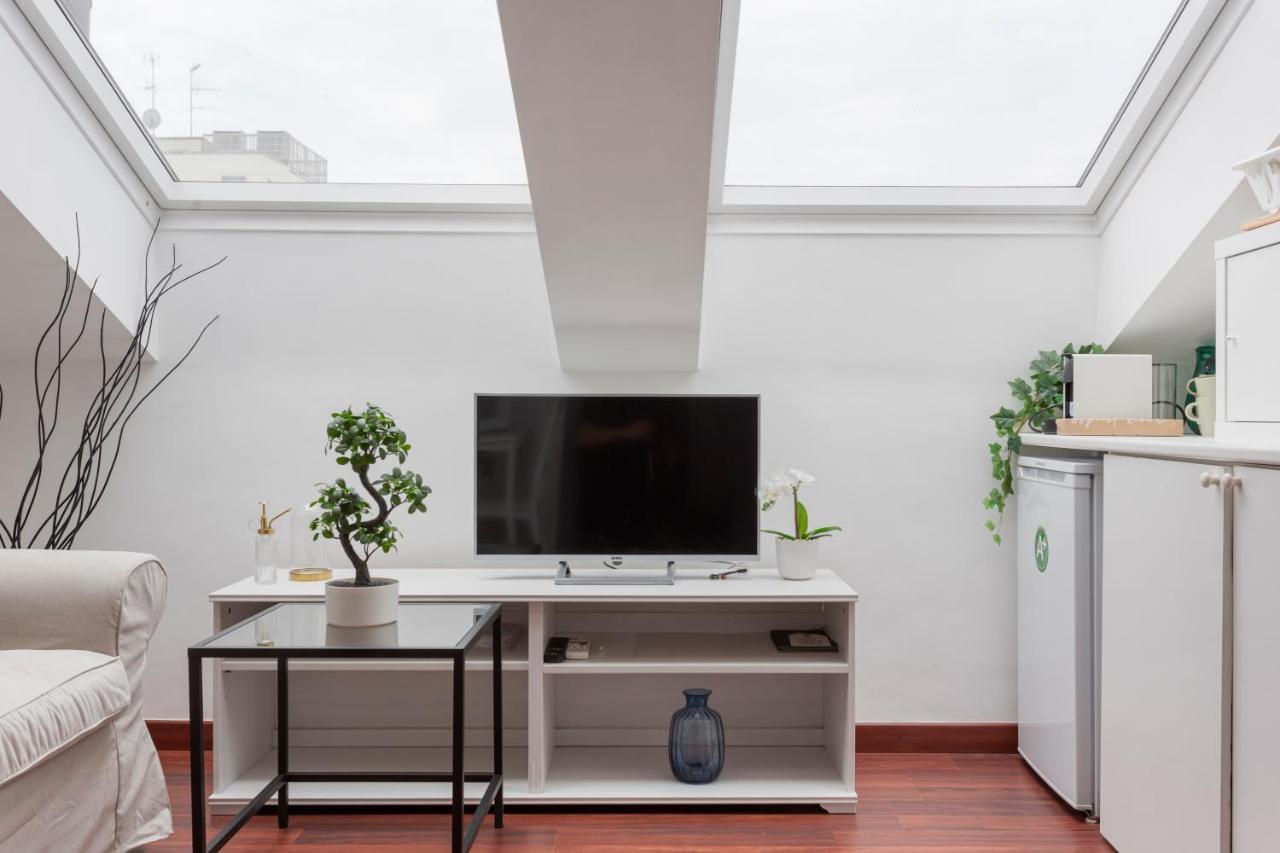 2 Bedroom 2 Bathroom Apt - Duomo 2 Apartment *