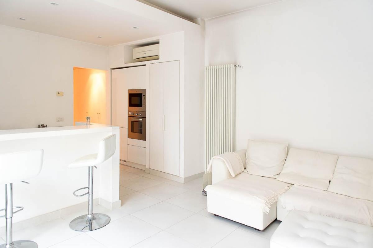 Hbhall Navigli 6b Milano