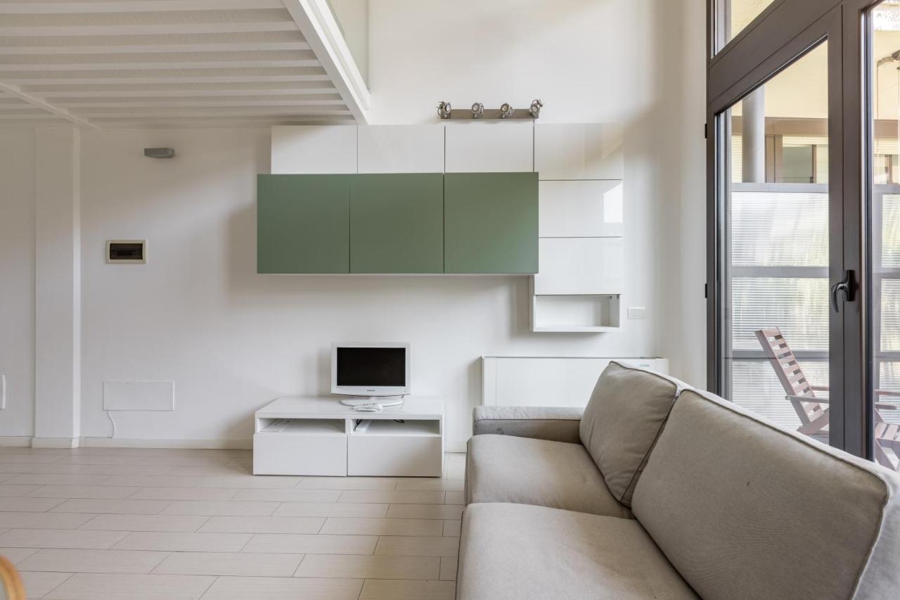 Elegant Loft With Balcony! Lejlighed *