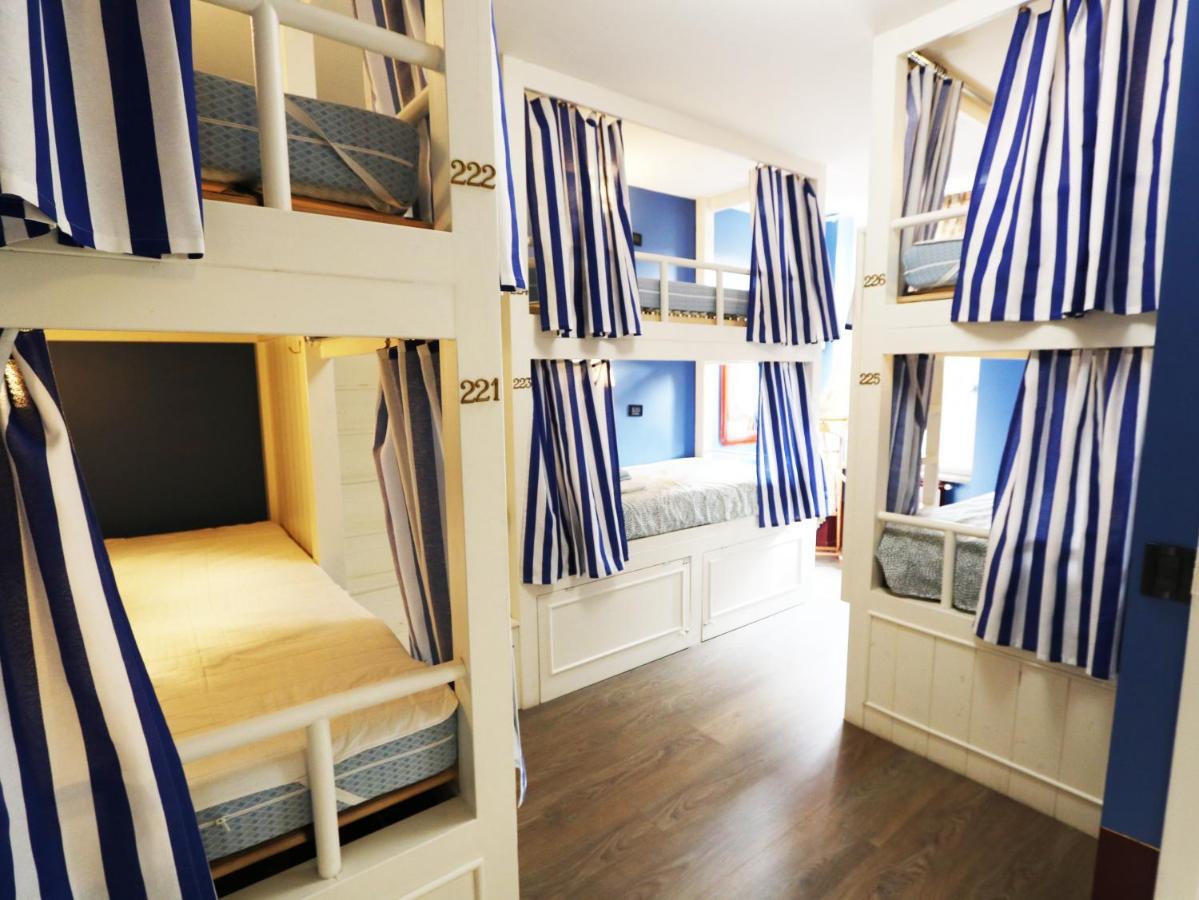 Hostel Grand Coconut *